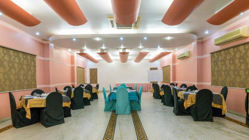 Crescent Park Hotel Csennai Kültér fotó