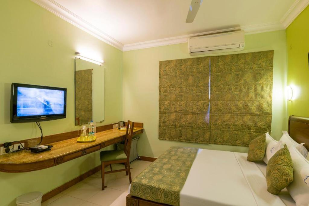 Crescent Park Hotel Csennai Kültér fotó