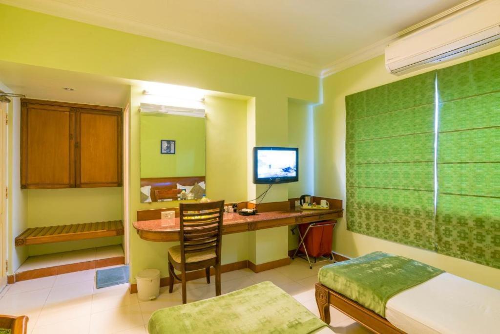 Crescent Park Hotel Csennai Kültér fotó