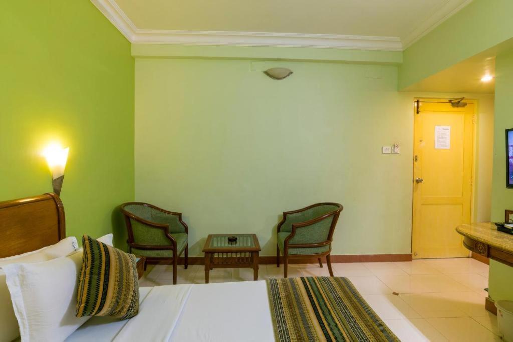 Crescent Park Hotel Csennai Kültér fotó