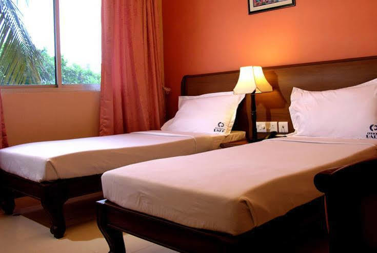 Crescent Park Hotel Csennai Kültér fotó