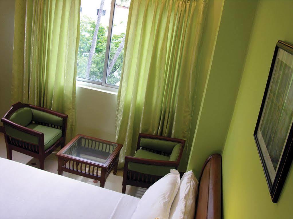Crescent Park Hotel Csennai Kültér fotó