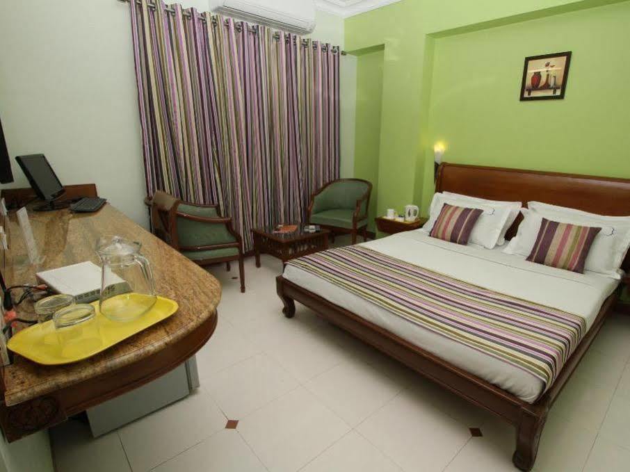Crescent Park Hotel Csennai Kültér fotó