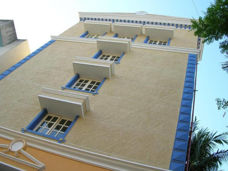 Crescent Park Hotel Csennai Kültér fotó