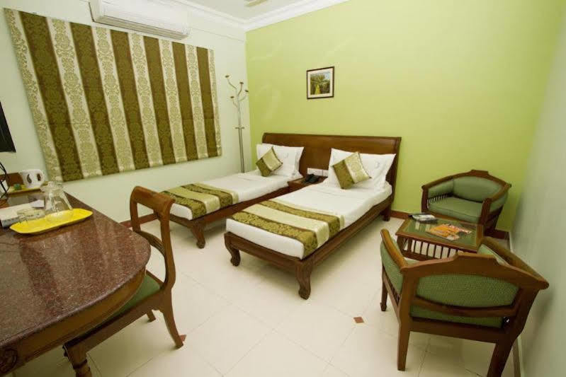 Crescent Park Hotel Csennai Kültér fotó