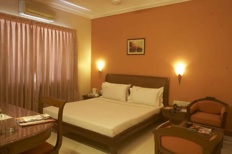 Crescent Park Hotel Csennai Kültér fotó