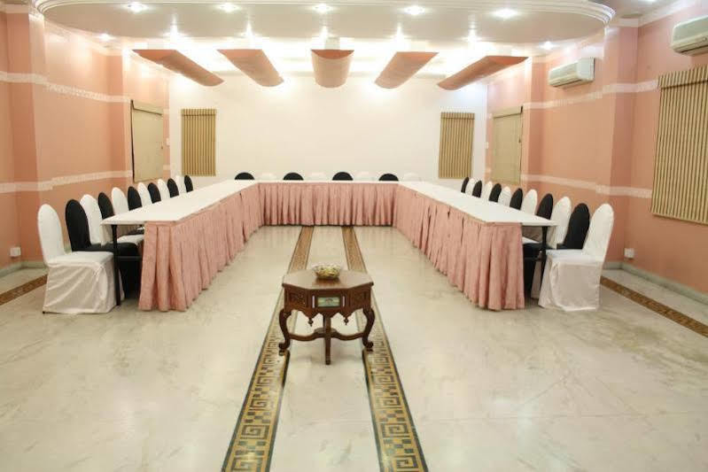 Crescent Park Hotel Csennai Kültér fotó
