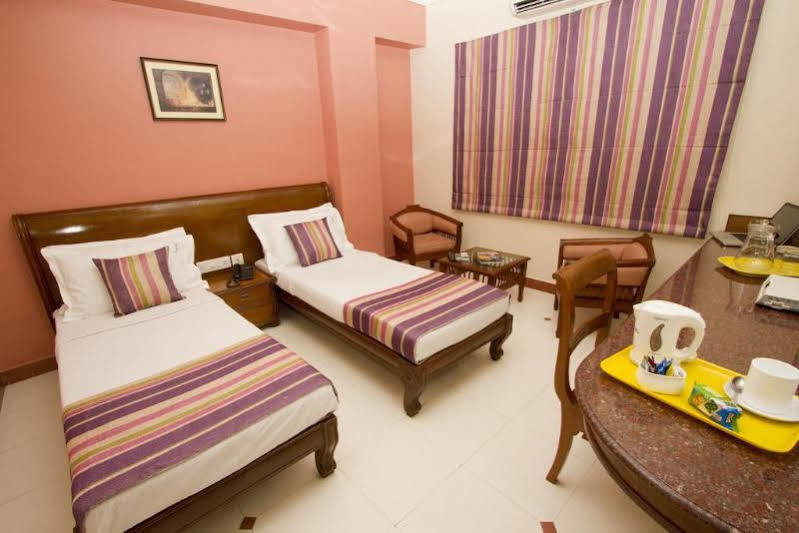 Crescent Park Hotel Csennai Kültér fotó