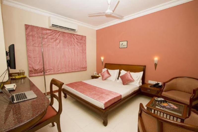 Crescent Park Hotel Csennai Kültér fotó