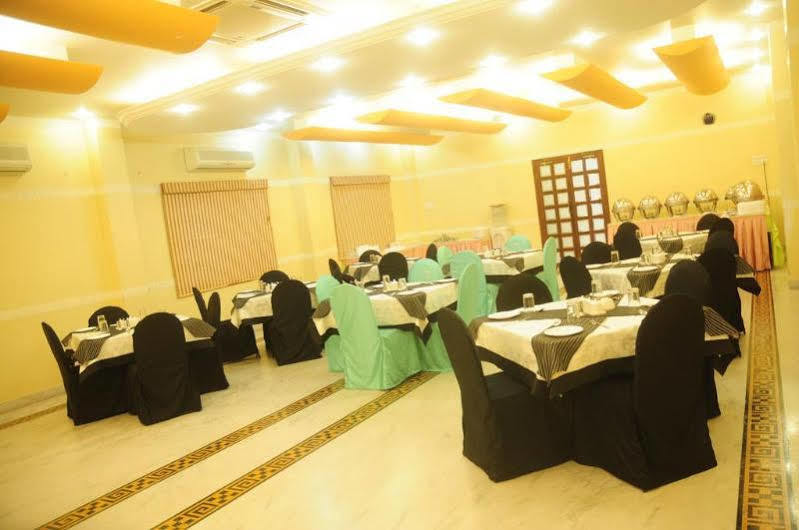 Crescent Park Hotel Csennai Kültér fotó
