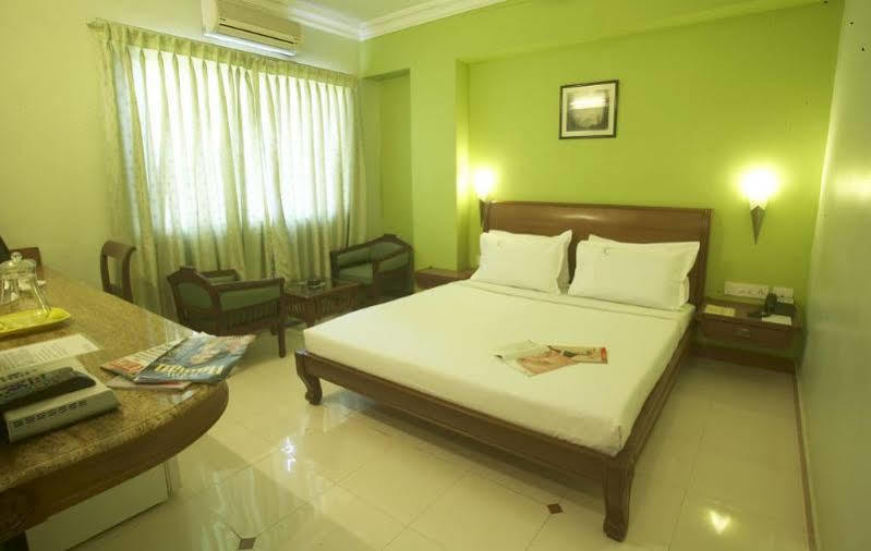 Crescent Park Hotel Csennai Kültér fotó